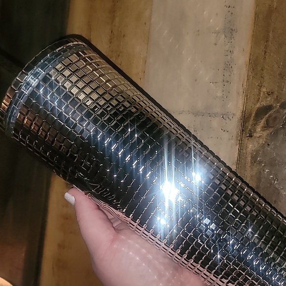 Starbucks 2023 Holiday Silver Chrome Grid Tumbler 24oz Venti Size - Picture 4 of 8